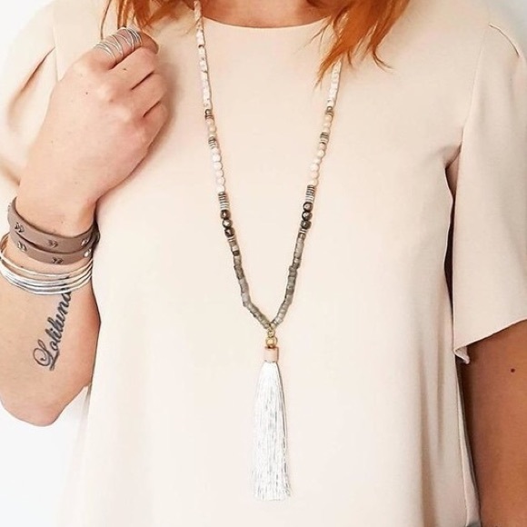 Stella & Dot Jewelry - EUC Stella & Dot Antonia Tassel necklace